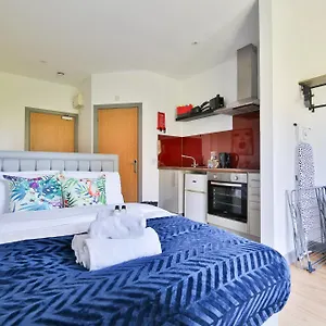 Princess Lofts Centre With Nespresso Coffee Machines & New Fast Wifi By Stayright Apartment